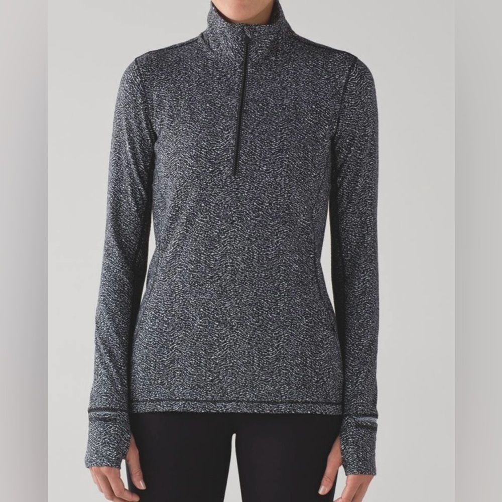 Lululemon Outrun 1/2 Zip
Running Luon Ripple Jacquard Black White size 4